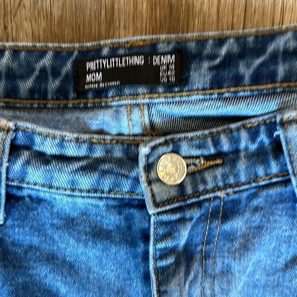 PRETTYLITTLETHING MOM JEANS SIZE(10) - Picture 4 of 7